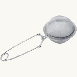 Theetang. Het handige hulpmiddel om snel een kopje thee te zetten met losse thee. Fijnmazig zodat de meeste theeblaadjes en kruiden keurig achterblijven en niet in uw thee komen.