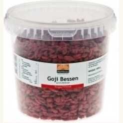Goji bessen gedroogd 1000 gram, deze bevatten van nature vitaminen, mineralen, essentiële vetzuren en spoorelementen. Deze gedroogde bessen bevat meer dan 20 soorten mineralen (o.a. zink, ijzer, calcium, selenium, kalium), vitaminen (B1, B2, B6 en E) en zijn van nature rijk aan vezels.