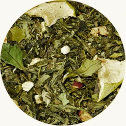 Groene Thee Appel Gember. Fris, aromatisch, zoet - deze compositie heeft veel te bieden. Het verkwikkende temperament van stukjes gember met het bijpassende aroma wordt gecompleteerd door de zachte zoetheid van de bramenbladeren.