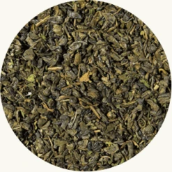 Groene munt thee. Deze biologische groene munt thee is op basis van een hoogwaardig Chinese gunpowder thee, de fijnste Amerikaanse munt en een intense natuurlijke knapperige muntsmaak zorgen samen voor een bijzondere smaakbeleving. Verpakt per 100 gram